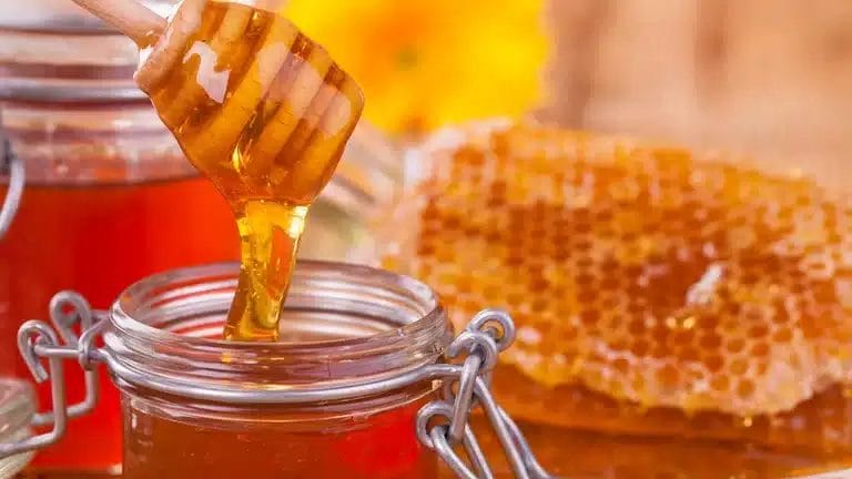 فوائد العسل على الريق للنساء