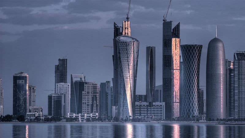 العمل في قطر 2022 جميع التفاصيل المساعدة للسفر
